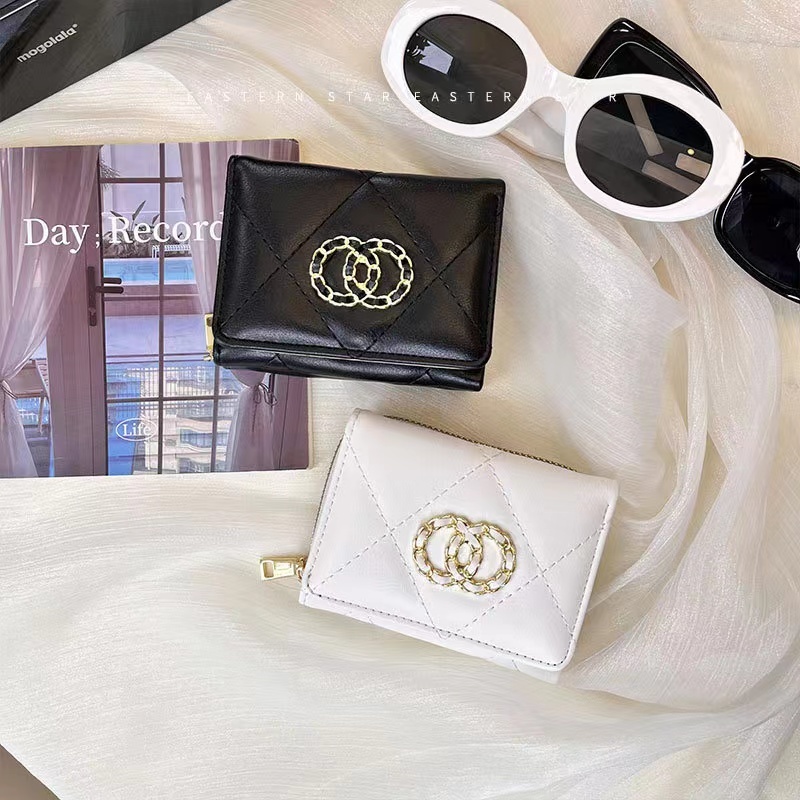 กระเป๋าสตางค์ ใบสั้น แต่งโซ่ ประดับเพชร มีซิป