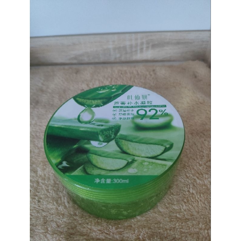 เจลว่านหางจระเข้ aloe vera 92% 300 ml ว่านหางจระเข้ ช่วยกระชับรูขุมขน บำรุงผิวให้สดชื่น