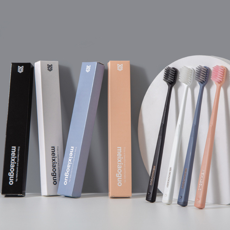 แปรงสีฟันญี่ปุ่น แปรงสีฟันคุณภาพสูง ขนแปรงนุ่ม กว้าง หัวนุ่ม 4 สี ทำความสะอาดฟันได้อย่างล้ำลึก