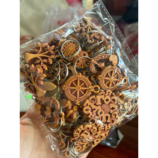 100-500ชิ้น คละลายขายส่งพวงกุญแจลายไม้คลาสสิค ของแถม ของชำร่วยงานต่างๆ