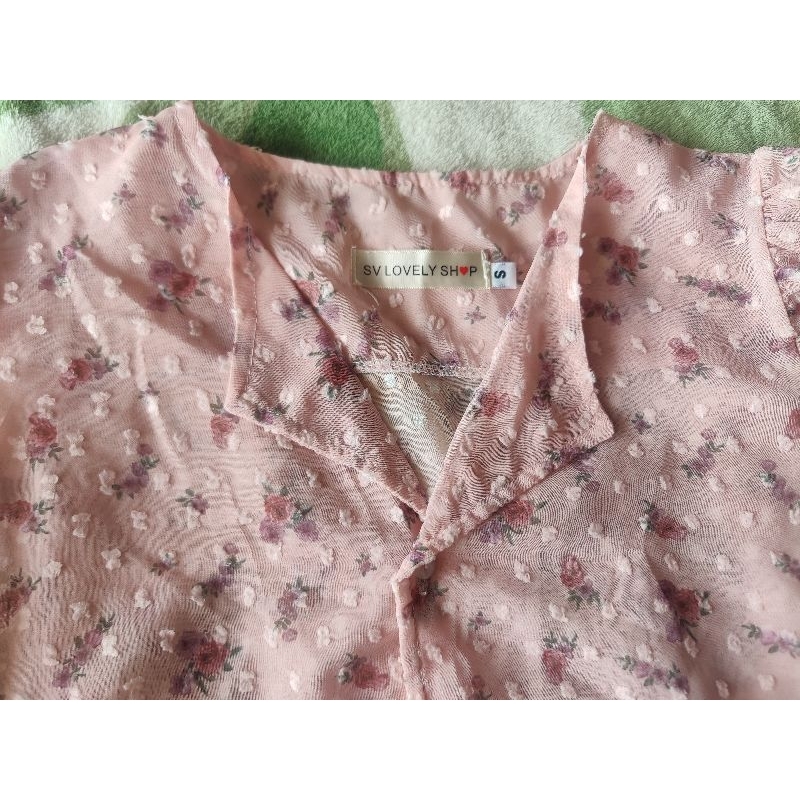 เสื้อสวยจากร้าน SV Lovey Shop ไซส์ s หน้าผ้า 34"ผ้าชีฟอง พื้นชมพู ดอกชมพู