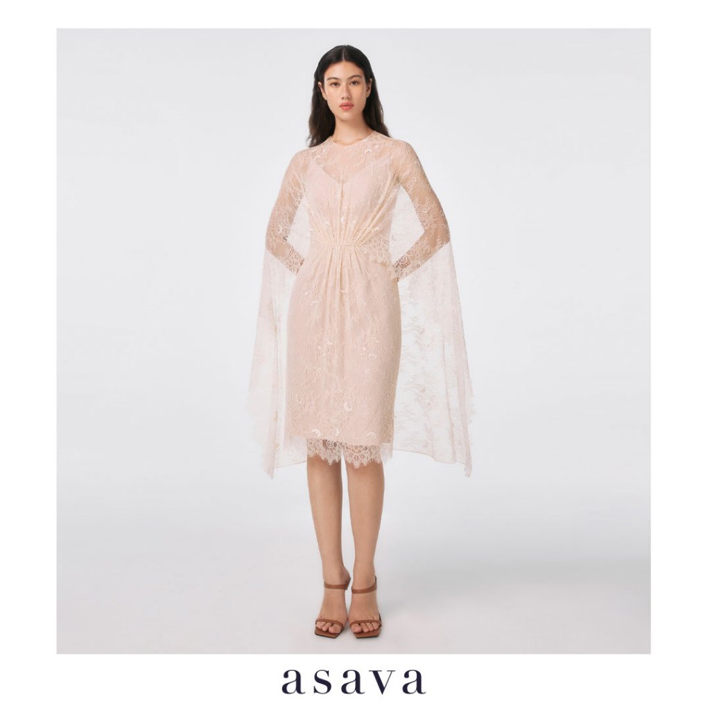 [asava ss23] Delinda Ruched Lace Dress เดรสผู้หญิง ผ้าลูกไม้ แขนเครปคลุมไหล่ แต่งรูดด้านหน้า แต่งกระ