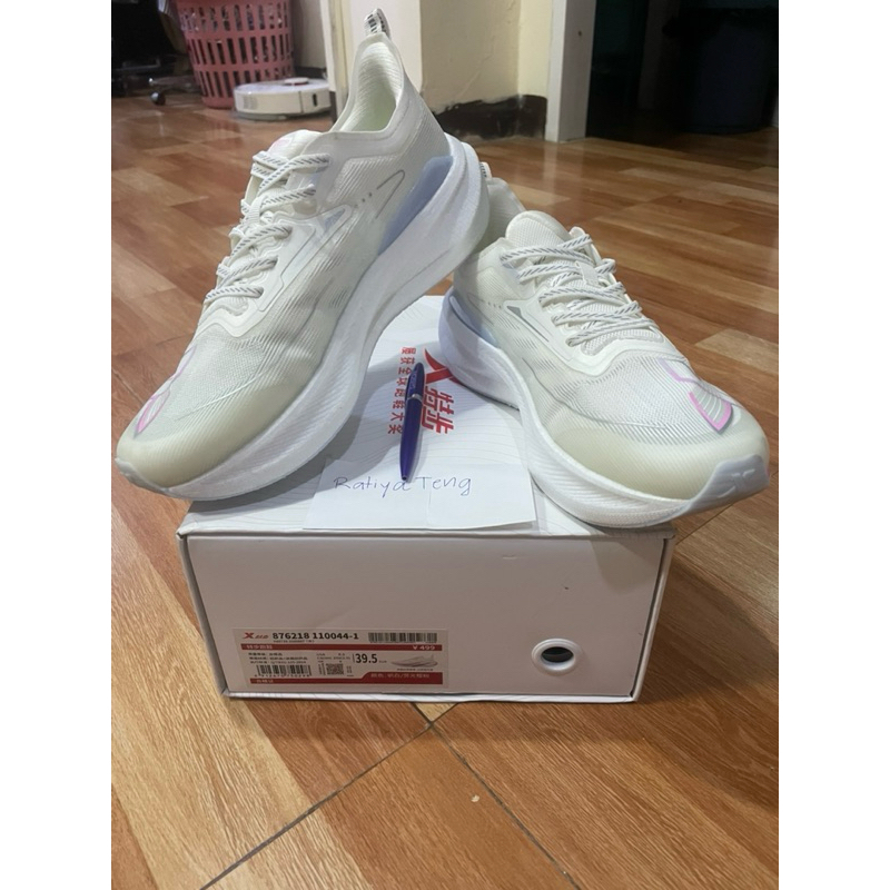 Xtep 2000KM 2.0 รองเท้าวิ่งผู้หญิงus8.5 uk6 25 สีขาวชมพู มือสอง ใหม่มาก ใส่ไม่ถึง 20กม