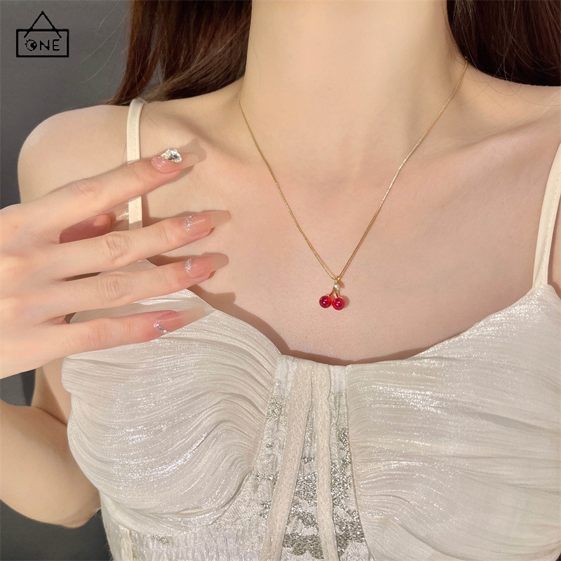 COD❤️สร้อยคอจี้เชอร์รี่สีแดงวินเทจแฟชั่นสไตล์เกาหลีโซ่ไหปลาร้าระดับไฮเอนด์เครื่องประดับสำหรับผู้หญิงของขวัญ-a.one