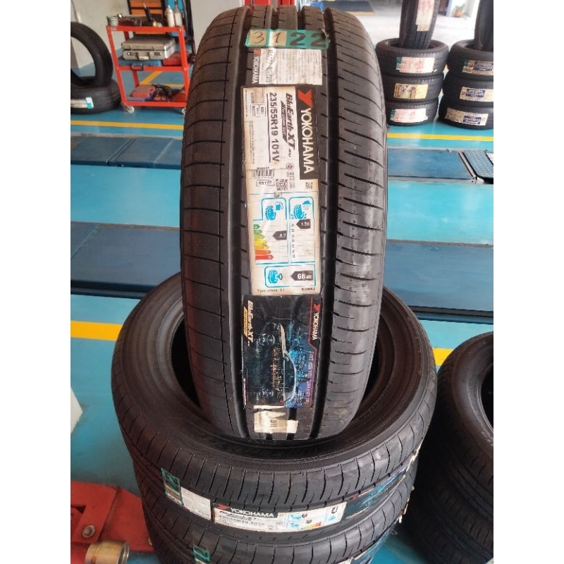 235/55R19 yokohama ae61 ปี 22 (เป็นราคาต่อเส้นนะครับ)