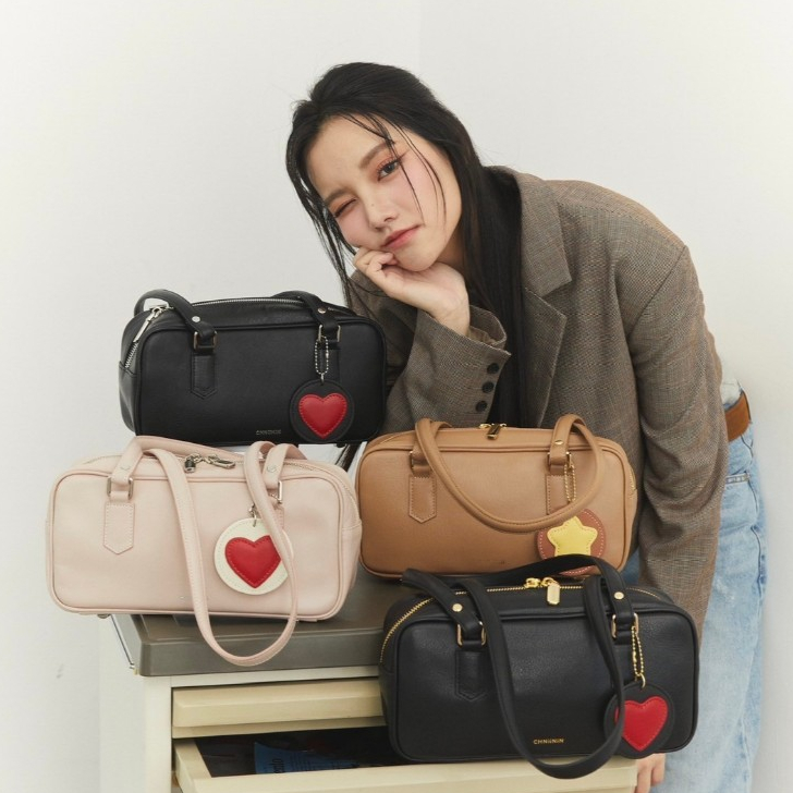 *พร้อมส่ง*CHNiiNiN - HARU post bag with leather charm กระเป๋าสะพายหนังวัวแท้