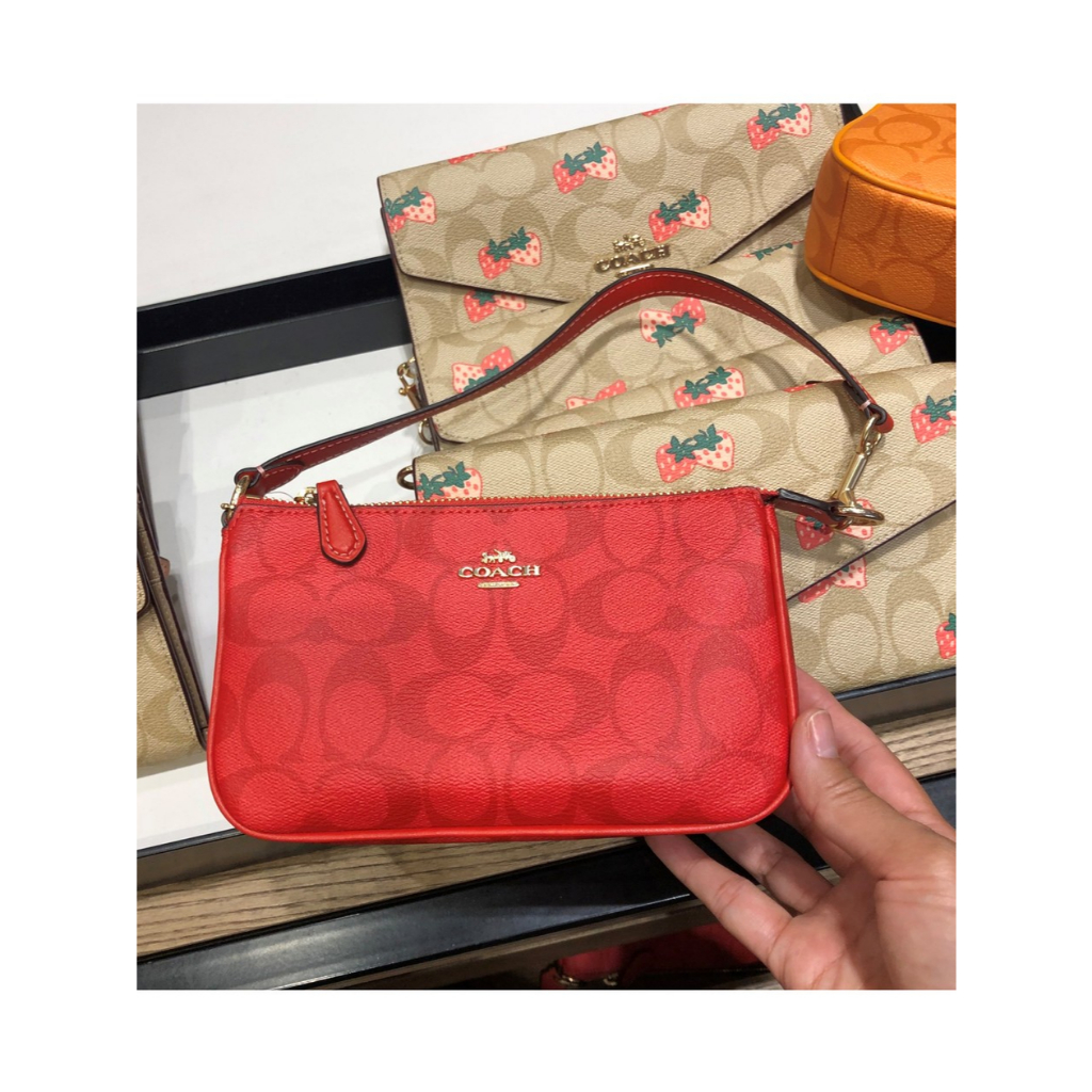 Nolita 19 In Signature Canvas คล้องมือ ลายซี 7.5 นิ้ว COACH C3308   สีแดง สีส้ม พร้อมส่งแท้💯%