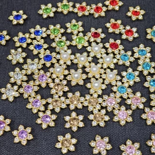 DP6 เพชรดอกไม้หลากหลายสี ขนาด11 มิล จำนวน 50 เม็ด สำหรับตกแต่งเหรียญโปรยทาน งานฝีมือต่างๆ