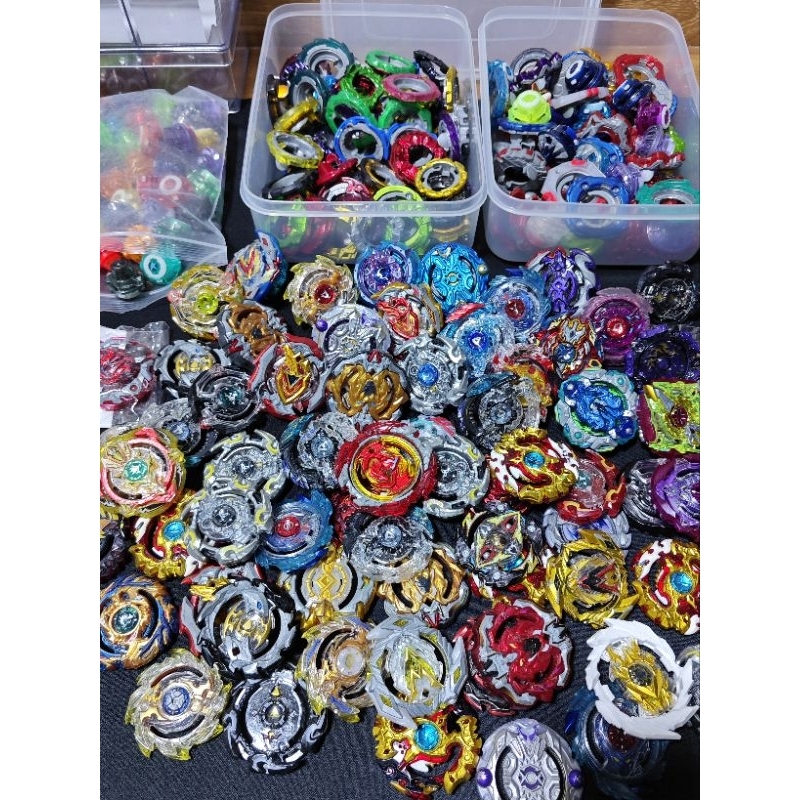 BEYBLADE เบย์เบลด ของแท้จากญี่ปุ่น ขายแบบสุ่ม 4 ลูก