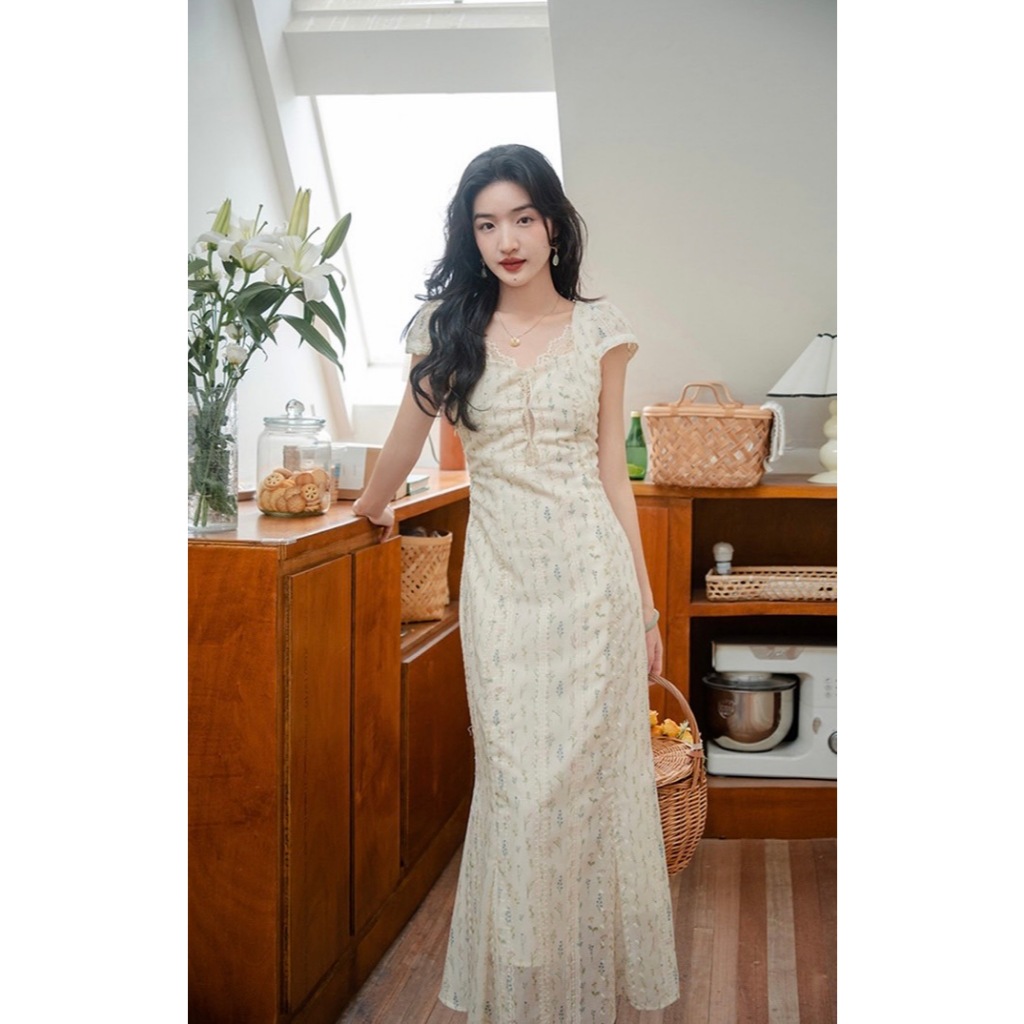 Mogwany พรี July Daisy Dress เดรสยาวขาวลายปักดอกไม้ น่ารักมาก ผ้าดีมีซับใน ผูกปรับด้านหลังได้
