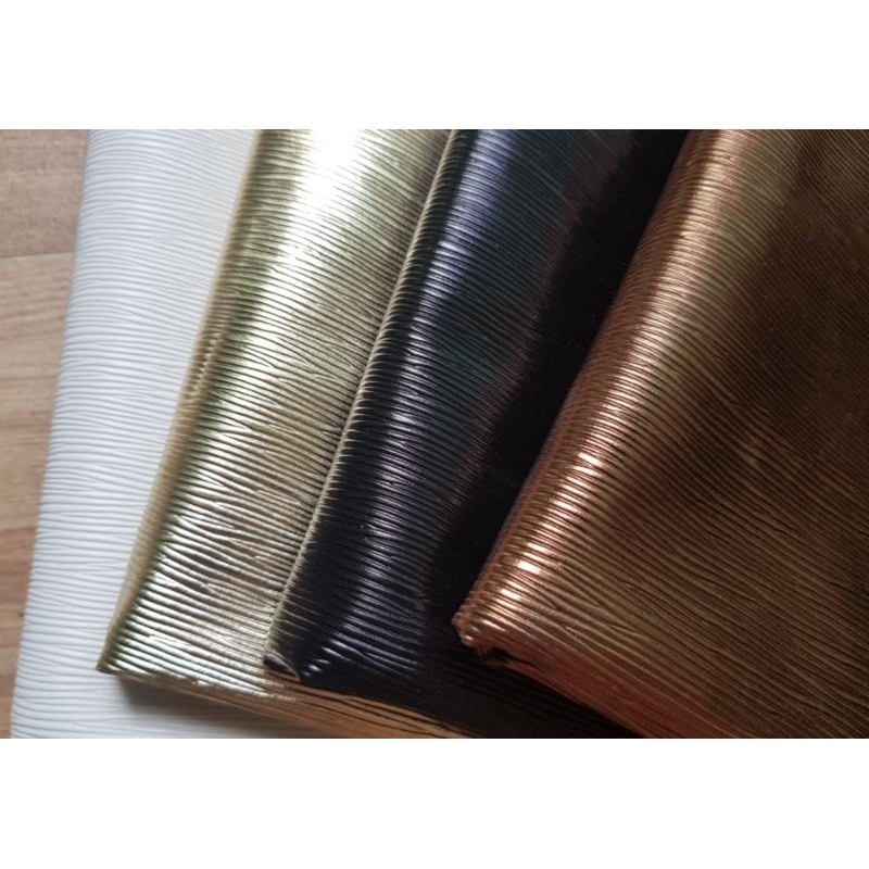 หนังเทียม pvc หลุยส์ลายไม้ (90*135เซน) กันน้ำ กันความร้อน สำหรับหุ้มเบาะ งานตกแต่ง diy
