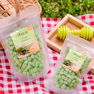 ฟรีซดรายหญ้าผสมอกไก่ หญ้าแมว ขนมแมวและสุนัข ต้นอ่อนข้าวสาลีผ…