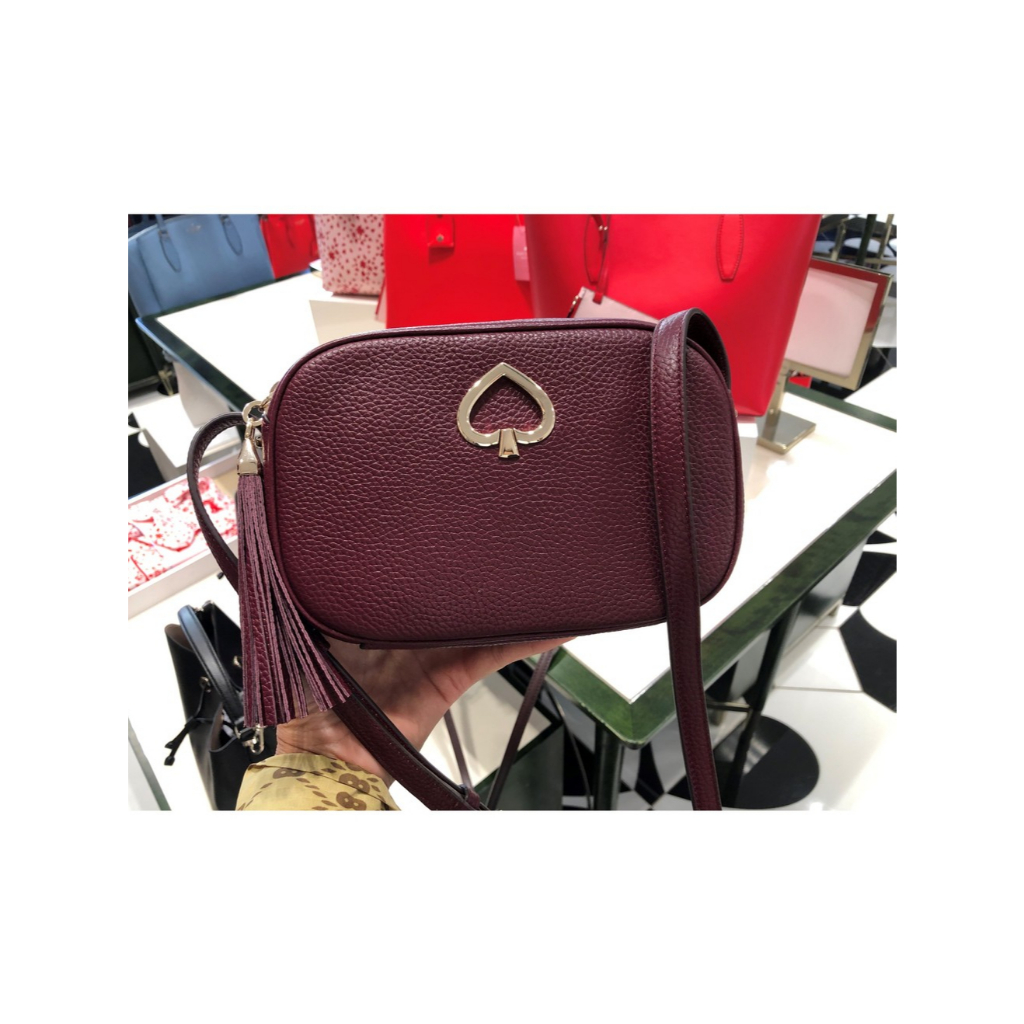 Kate Spade Kourtney Camera Bag in Cherrywood พร้อมส่งแท้💯% กระเป๋าสะพายครอสบอดี้ หนังแท้