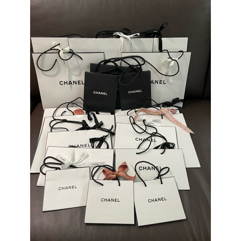 ถุงกระดาษแบรนด์เนม (Brand Name Paper Bags) ของแท้ 100% จากเคาน์เตอร์ (ถุง Chanel ขาว) (พร้อมส่ง)