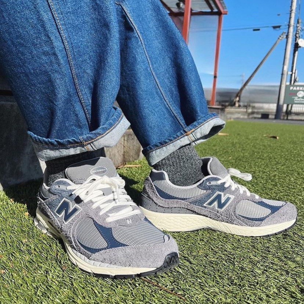 New Balance รองเท้าผ้าใบ รองเท้าลำลอง M 2002R Navy Castlerock M2002REL (6500)