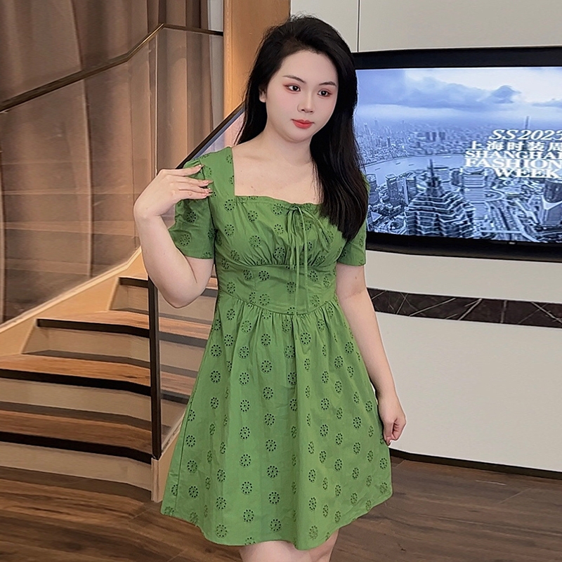 【ใหม่】M-4XL 3 สี เดรสแขนสั้น แฟชั่น หรูหรา เหมาะสำหรับสาวที่อ้วน ปกปิดไขมัน ทำให้ดูผอม เดรสสวยมาก เสื้อผ้าสตรีไซส์ใหญ่