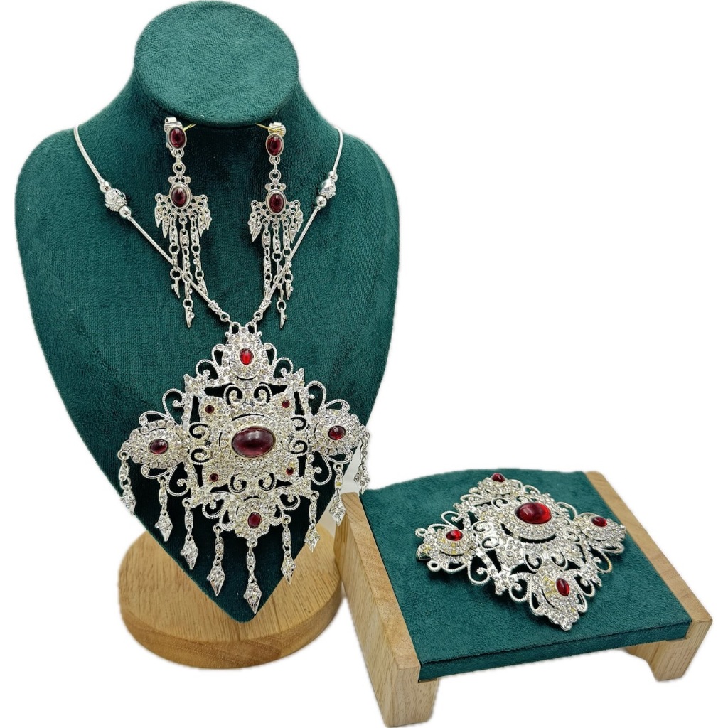 vintage jewelryสร้อยคอ เครื่องประดับชุดไทย ชุดสร้อยคอและต่างหู หัวเข็มขัด