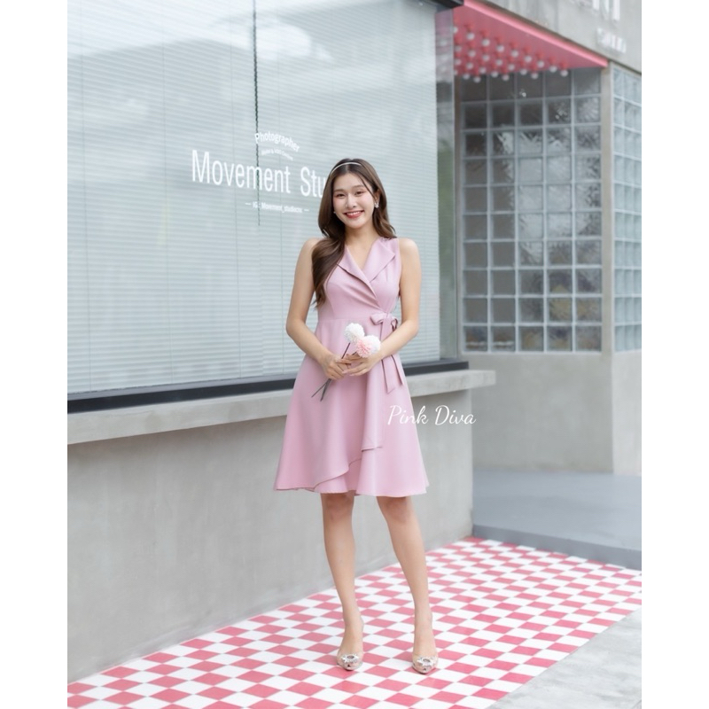 เดรสสั้นทรงป้ายผูกโบว์ #Ameliadress #K104 ชุดไปงาน ทำงาน by Pink Diva