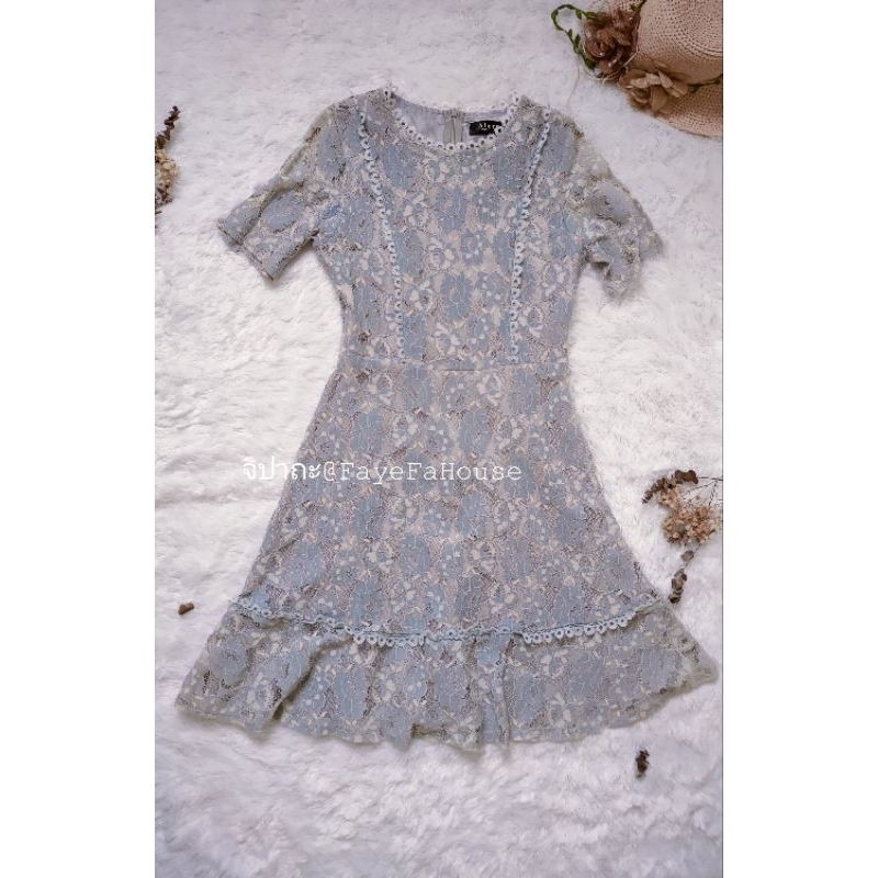 Alert ชุดเดรสลูกไม้สีฟ้า Size M มือสอง สวยๆ สภาพดี