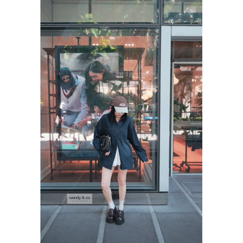 ꫛꫀꪝ Shirt เสื้อเชิ้ตยีนส์ทรง Oversize ดีเทลแต่งกระเป๋าหน้า กระดุมกลมโลหะสีเงิน เนื้อผ้ายีนส์ฟอกพรีเมี่ยม เนื้อนิ่ม