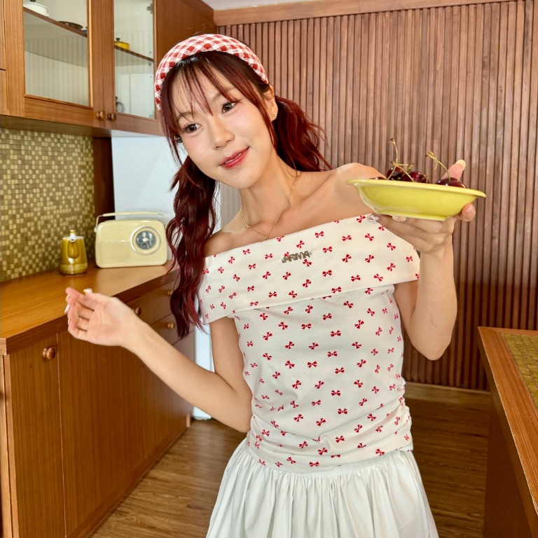 JARINYA เสื้อปาดไหล่ ปักอะไหล่ JARINYA เนื้อผ้ายืด เกรดดี ทรงเป๊ะ ใส่สวยมาก