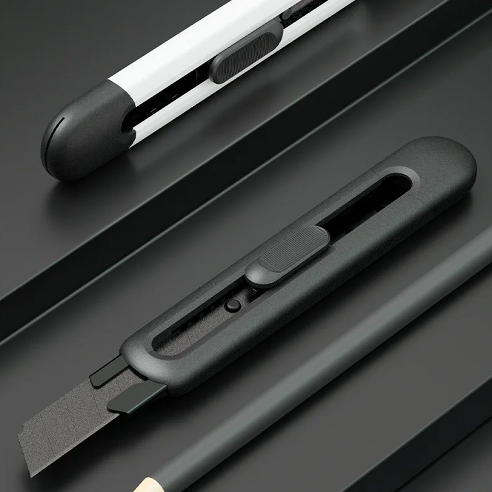 คัตเตอร์ใหญ่ ใบมีดเทฟล่อนสีดำ Deli รุ่น TD501