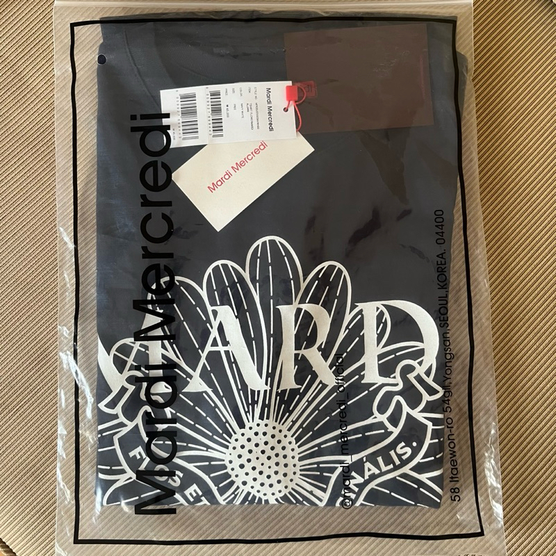 [NEW พร้อมส่ง] MARDI MERCREDI - TSHIRT FLOWERMARDI ALUMNI_NAVY WHITE