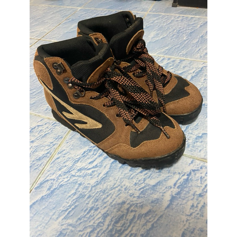 รองเท้าวินเทจ-รองเท้า-Hi-tec-มือ2สภาพดี 90%