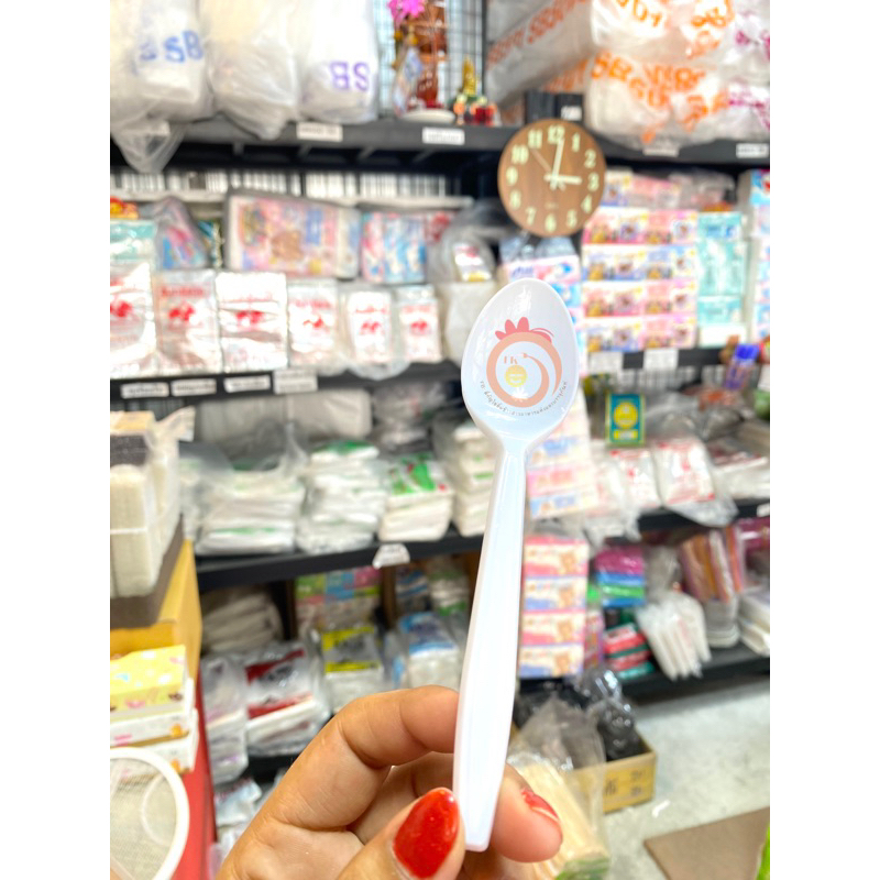 ช้อน-ส้อมยาว พลาสติกสีขาว - สีดำ (แพ็ค100คัน) ตราดอกบัว