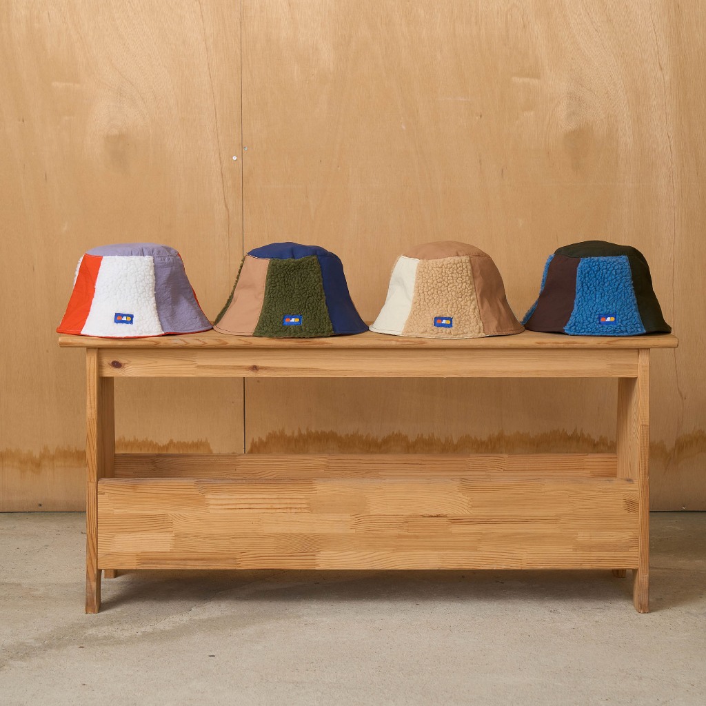 หมวกรุ่น Fluffy Bucket by Ngd goods เป็นหมวกทรงบักเก็ต เพิ่มความน่ารักด้วยการตกแต่งขนแกะเทียม
