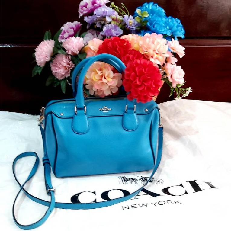 กระเป๋า Coach หมอน มือสอง ของแท้ สีสวย สภาพดี