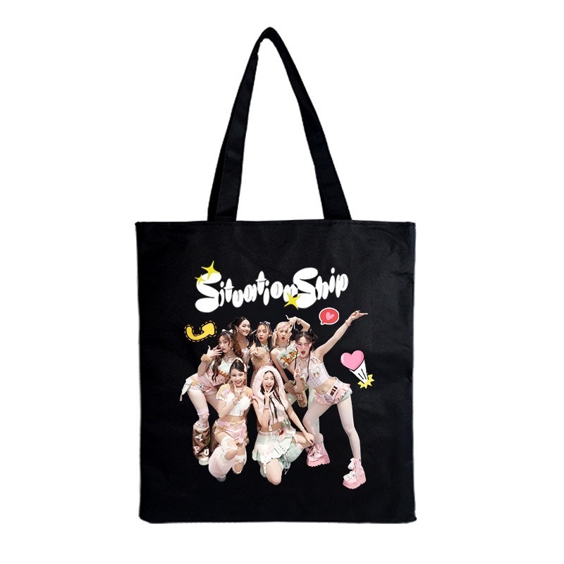 กระเป๋าผ้า วง 4EVE ขนาด 34*37 สินค้าพร้อมส่ง ( ส่งแบบสุ่มลายนะคะ)