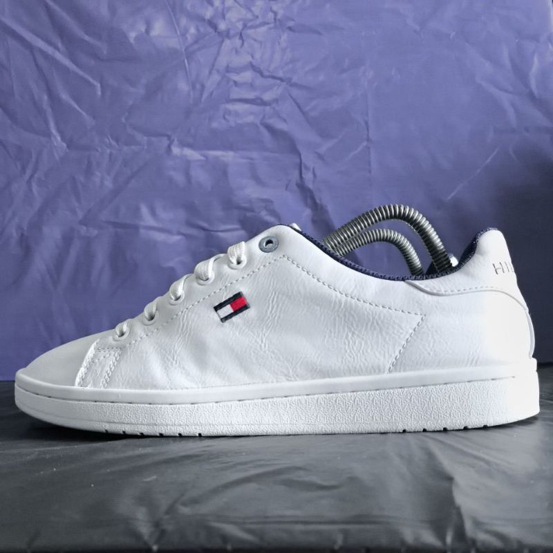 รองเท้า Tommy Hilfiger มือสองของแท้ Size 41.5/26 cm.