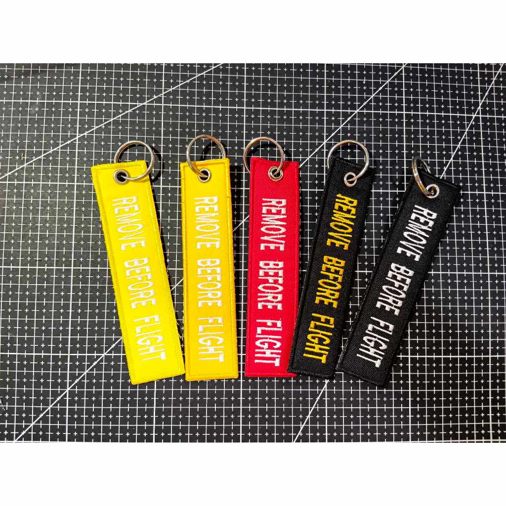 Keychain พวงกุญแจผ้า ปักลาย REMOVE BEFORE FLIGHT
