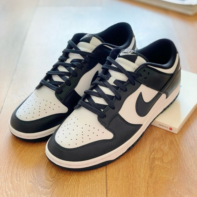 [สินค้าพร้อมส่ง ] Nike Dunk Low Retro “White Black” Panda ของแท้ 100%