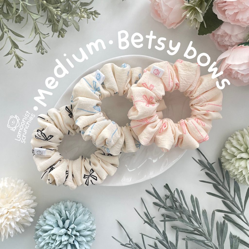 Lamoonist scrunchie • Medium • Betsy bows
