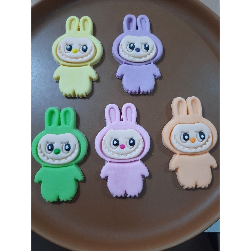 น้ำตาลกัมเพสแต่งเค้กรูปลาบูบู้3ชิ้น45บ.คละสี