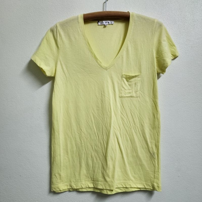เสื้อยืด CPS คอวี สีเหลือง มือสอง รอบอก 34 นิ้ว