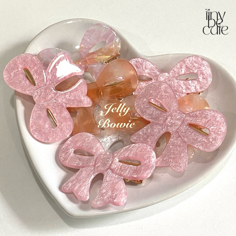 Tinybecute • Jelly Bowie มีทั้งหมด 2 รุ่น กิ๊บทรงรูปโบว์ ติดชื่อฟรีแจ้งทางแชท