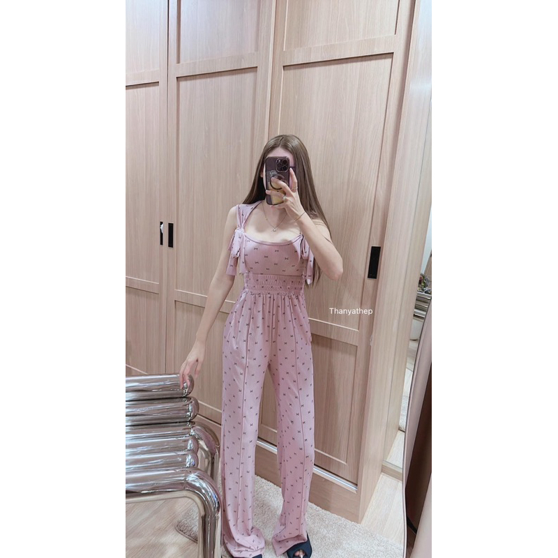 Phapassz - Set 2 ชิ้น เสื้อแขนสั้นคอยู สีชมพูแต่งโบว์ ใส่สบาย กางเกงขายาว เอวสูงทรงสวย Thanyathep