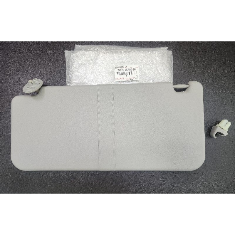 ของแท้ บังแดดหน้า พร้อม ขาล๊อคที่บังแดด Toyota HILUX CHAMP 2024 ข้างซ้าย LH  สีเทา grey  (ไม่มีกระจก