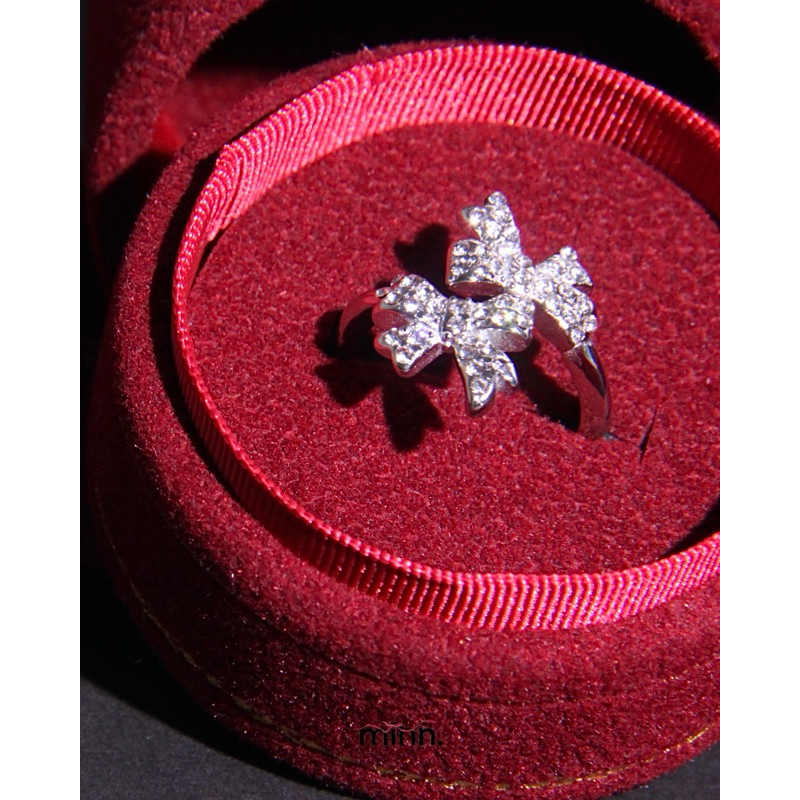 mihn. - Crystal Ribbon Ring แหวนคริสตัลโบว์ (สีทองพร้อมส่ง)