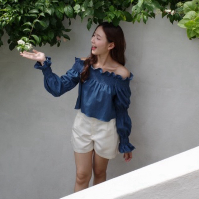 DL39 : LILI Off shoulder เสื้อปาดไหล่ผ้ายีนส์ / dressylismm