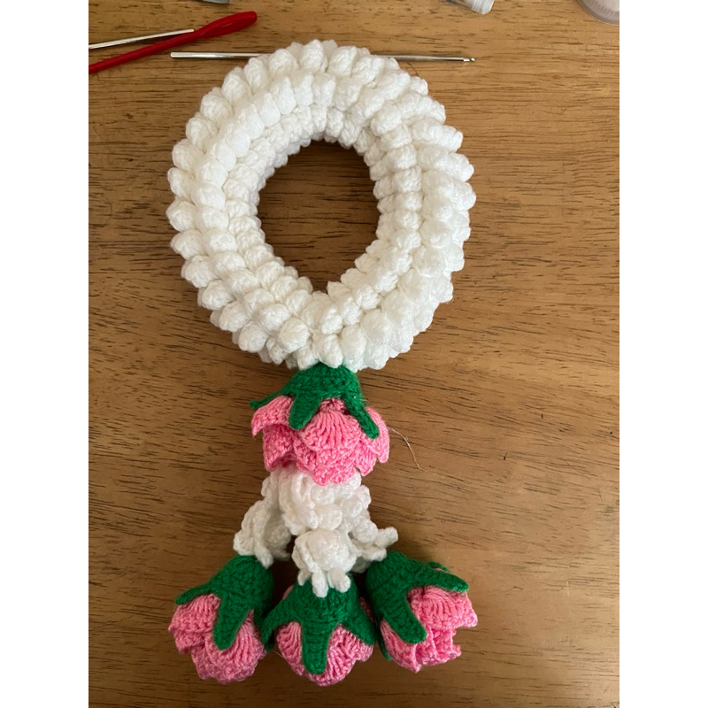 มาลัยไหมพรมดอกกุหลาบ handmade