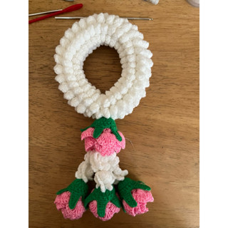 มาลัยไหมพรมดอกกุหลาบ handmade