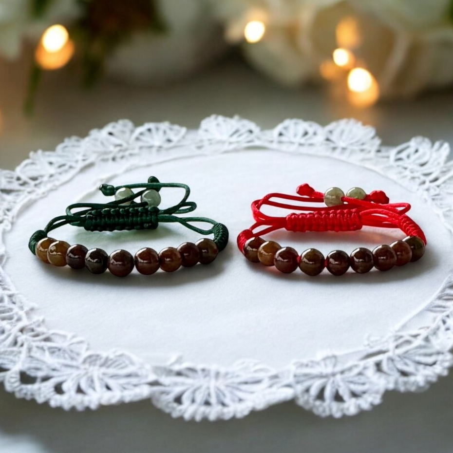 ด้ายเขียว ด้ายแดง ด้ายถักเชือก ลูกปัดหยก 8 มิล 9 เม็ด ปรับไซส์ได้ ตามขนาดข้อมือ ด้ายมงคล งานแฮนด์เมด - รูปที่ 4