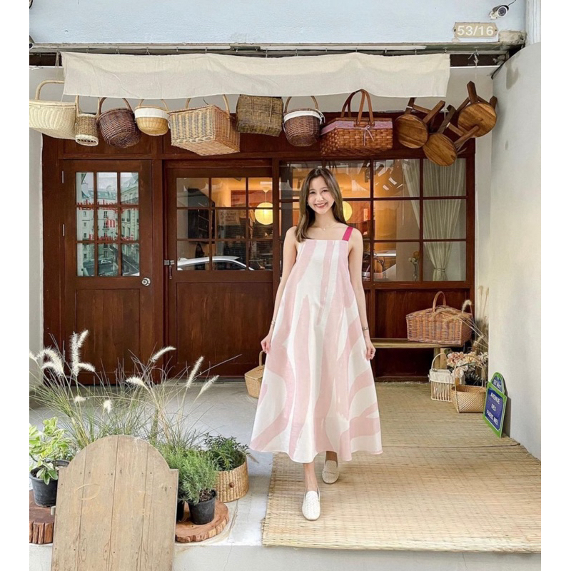 ส่งต่อเดรสยาว lookbooklookbook (Size.S และ M) รุ่น Moonwalk dress สี Strawberry color ค่ะ (used)