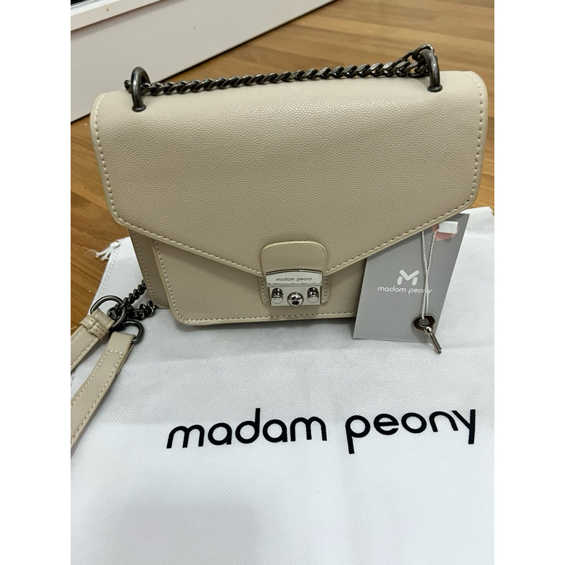 Madam peony กระเป๋า รุ่นCarter bag สี Ivory(งาช้าง) สภาพใหม่ (used once)