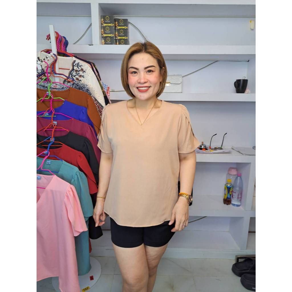 E20///เสื้อคอวีสีพื้นแขนจีบบัวผ้าไหมอิตาลี ฟรีไซส์38-42นิ้ว หน้าผ้า42นิ้ว ยาว24นิ้ว ราคา119บาท