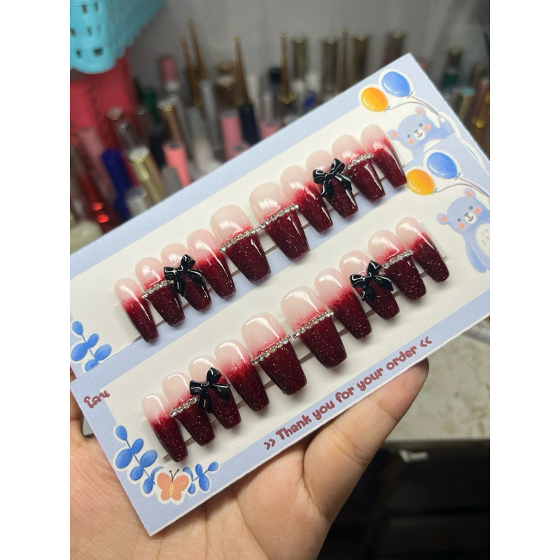 เล็บปลอมสีเจลทรงบันเล่ปลายสีแดงแฟลชติดเพรชรองาน1-3 วัน